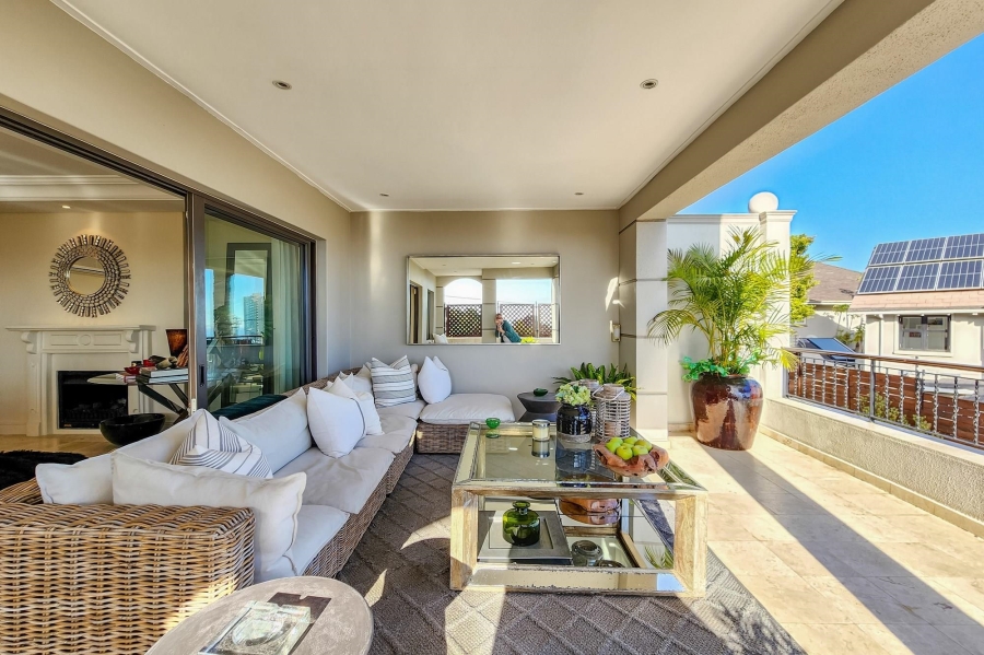 6 Bedroom Property for Sale in Fresnaye Western Cape